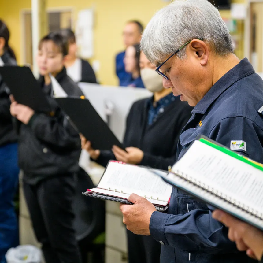 新光産業で働く社員の画像